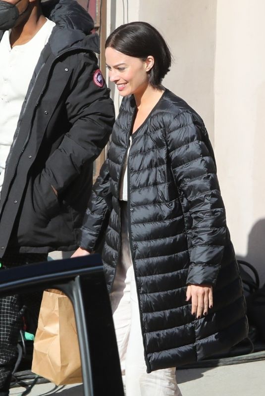 MARGOT ROBBIE on the Set of Her New Movie in Pasadena 03/16/2021