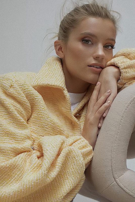 MIA HEALEY for Stellar Magazine, March 2021