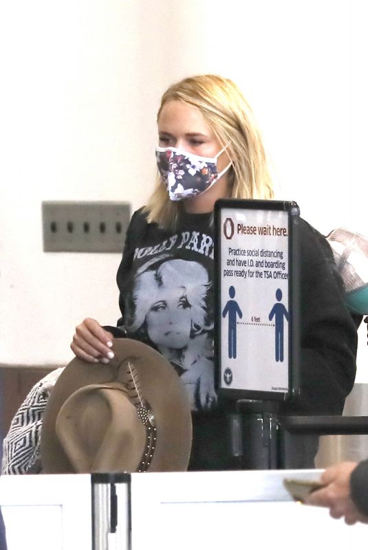 MIRANDA LAMBERT at Los Angeles International Airport 03/15/2021