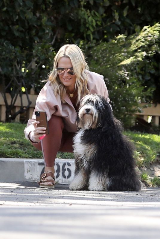MOLLY SIMS Out with Her Dog in Pacific Palisades 03/18/2021