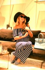 PARIS HILTON Shopping at Prive Porter in Miami 03/25/2021