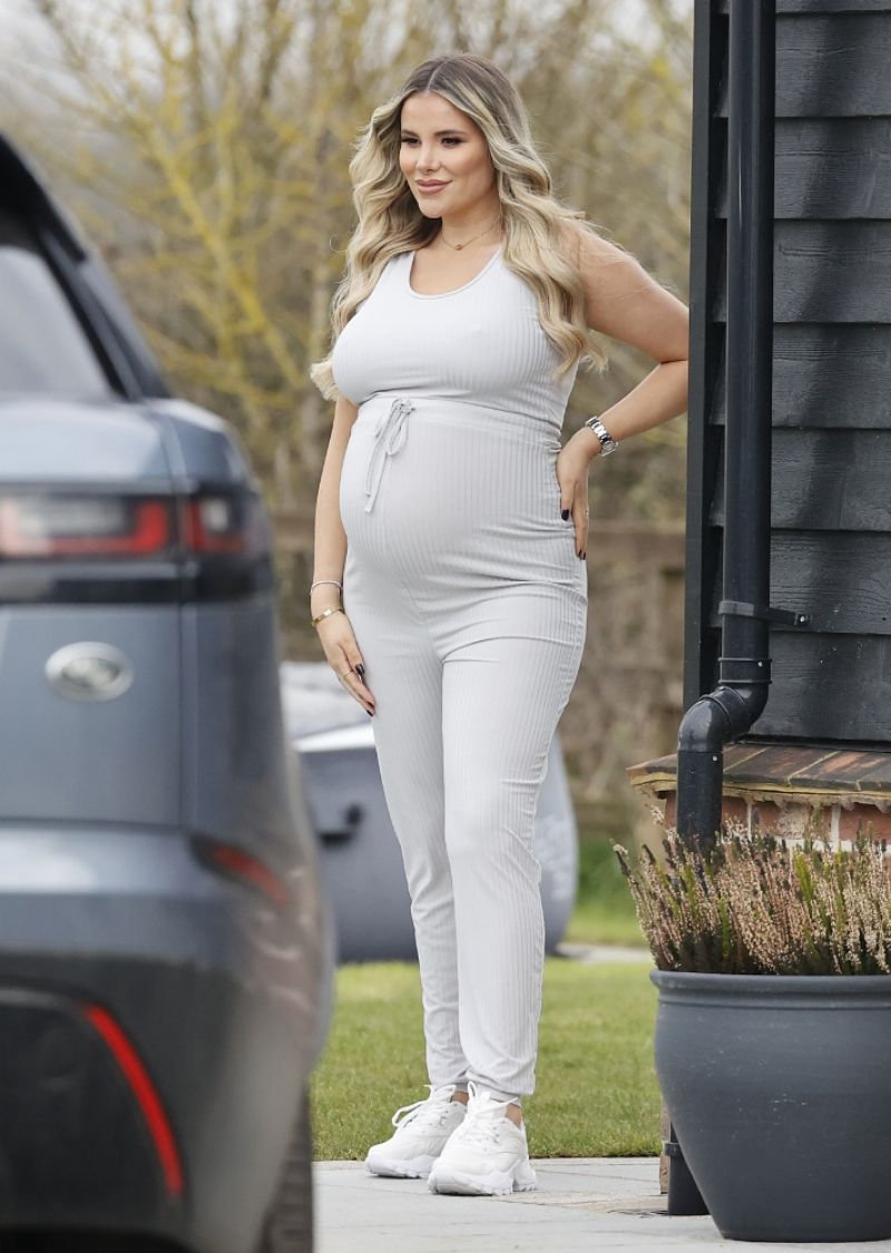 Pregnant Georgia Kousoulou At A Photoshoot In Essex Countryside 03 09 2021 Hawtcelebs