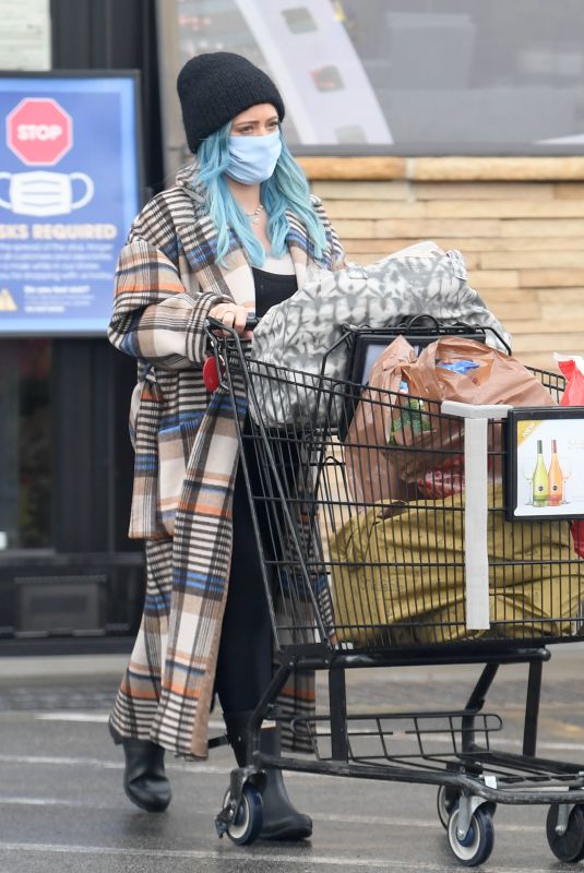 Pregnant HILARY DUFF Shopping for Groceries in Los Angeles 03/11/2021