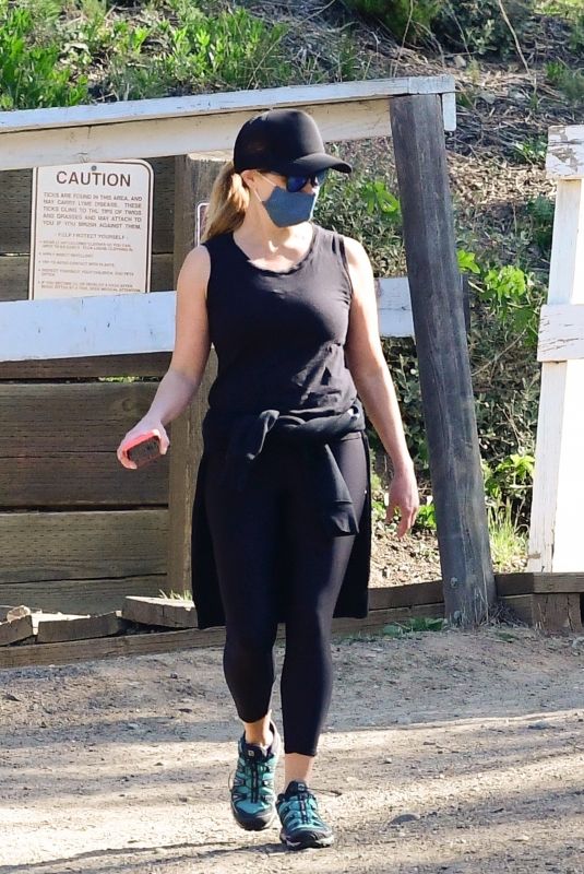 REESE WITHERSPOON Out Hiking in Brentwood 03/19/2021