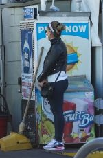 SARAH MICHELLE GELLAR Out in Santa Monica 03/16/2021