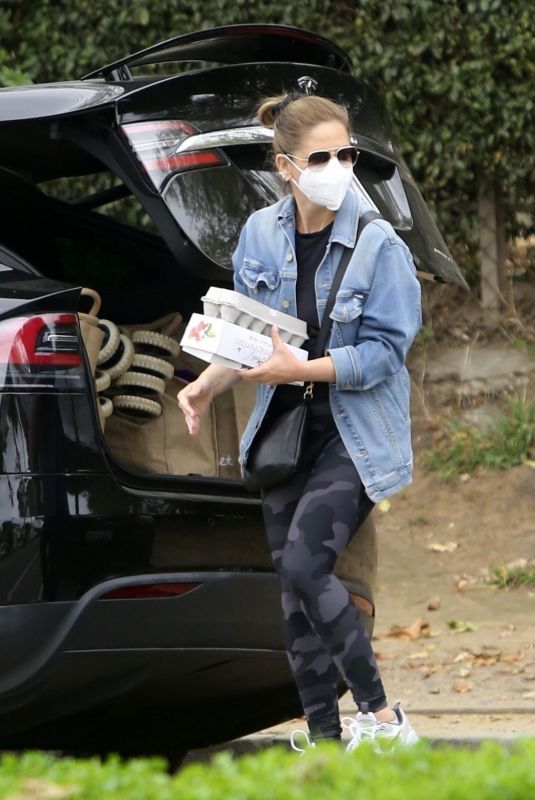 SARAH MICHELLE GELLAR Out with Her Mom in Los Angeles 03/07/2021