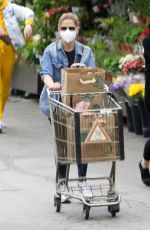 SARAH MICHELLE GELLAR Shopping at Whole Foods in Los Angeles 03/10/2021