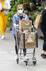 SARAH MICHELLE GELLAR Shopping at Whole Foods in Los Angeles 03/10/2021