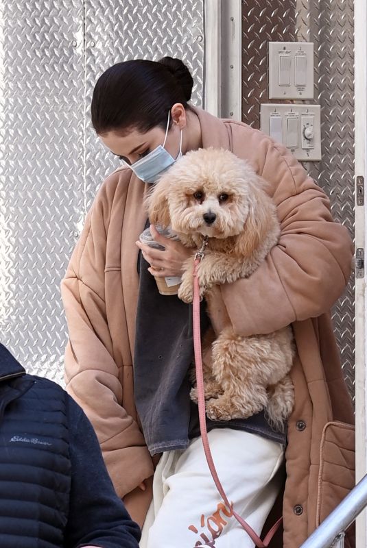 SELENA GOMEZ Arrives on the Set of Only Murders in the Building in New York 03/10/2021