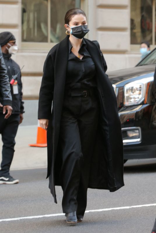 SELENA GOMEZ on the Set of Murders in the Building in New York 03/10/2021