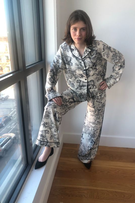 SOPHIA LILLIS for The Zoe Report, March 2021