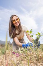 ALISON BRIE Planting a Tree in Malibu 04/15/2021