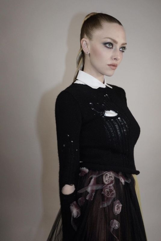 AMANDA SEYFRIED for Netflix Que 2021