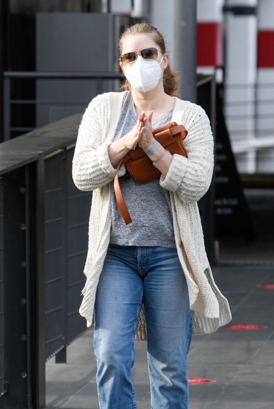 AMY ADAMS Shopping at Target in Los Angeles 04/11/2021