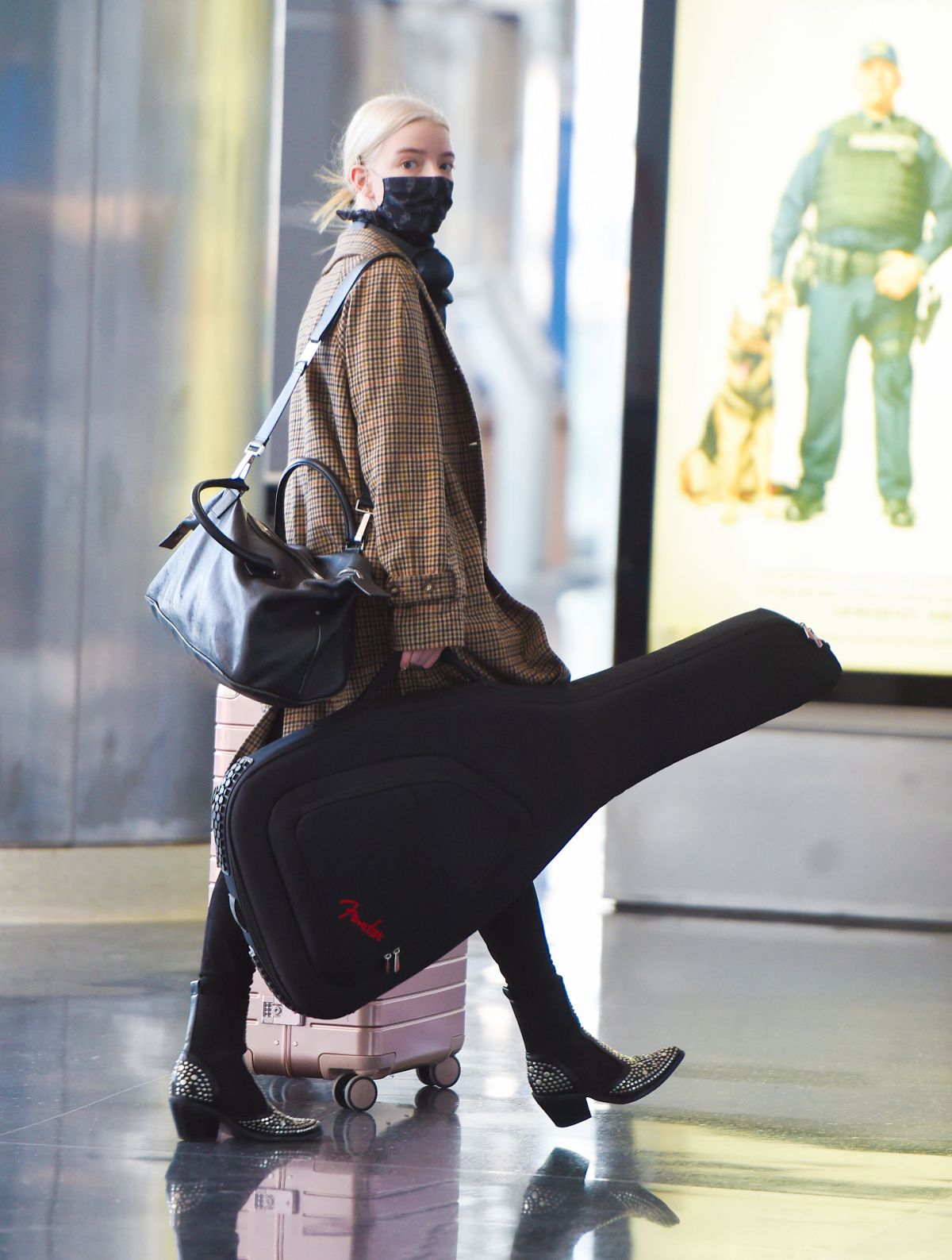 anya-taylor-joy-at-jfk-airport-in-new-york-04-24-2021-1.jpg