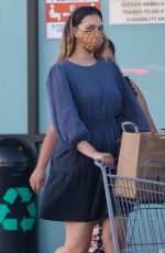 APRIL LOVE GEARY Shopping at Vintage Grocers in Malibu 04/07/2021