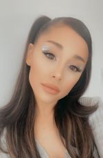 ARIANA GRANDE - Instagram Photos 04/10/2021