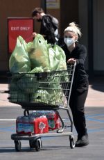 ARIEL WINTER Shopping at Gelson
