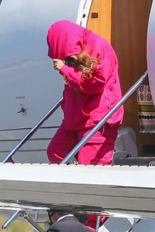 BEYONCE Arrives on a Private Jet in Los Angeles 04/18/2021