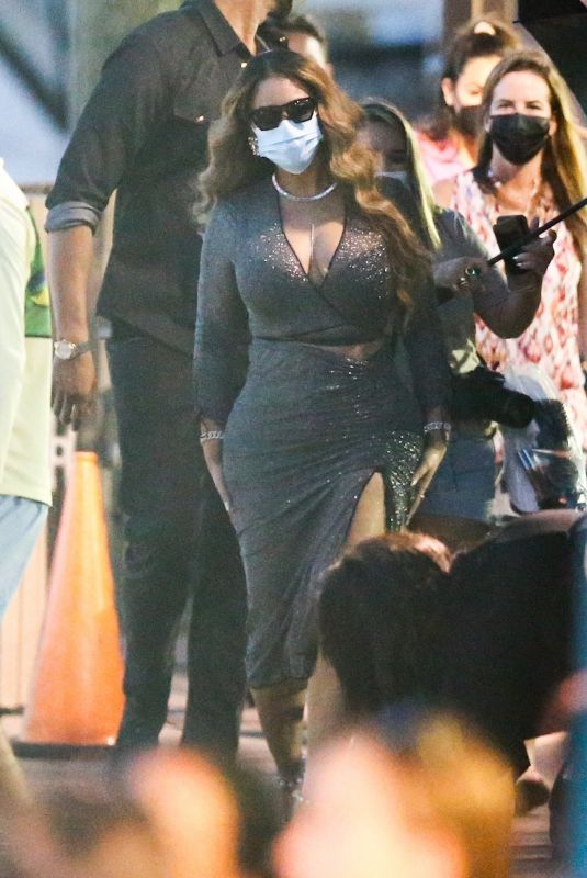 BEYONCE Boards a Boat in Miami 04/17/2021