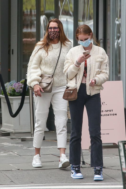 BROOKE SHIELDS Out Shopping for Jewelry in New York 04/22/2021