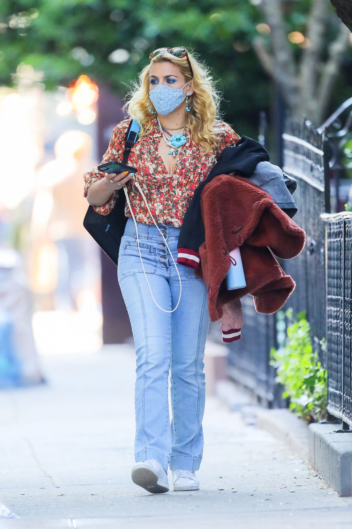 busy-philipps-out-in-new-york-04-26-2021-1.jpg
