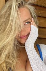 CAMILLE KOSTEK - Instagram Photos 04/25/52021