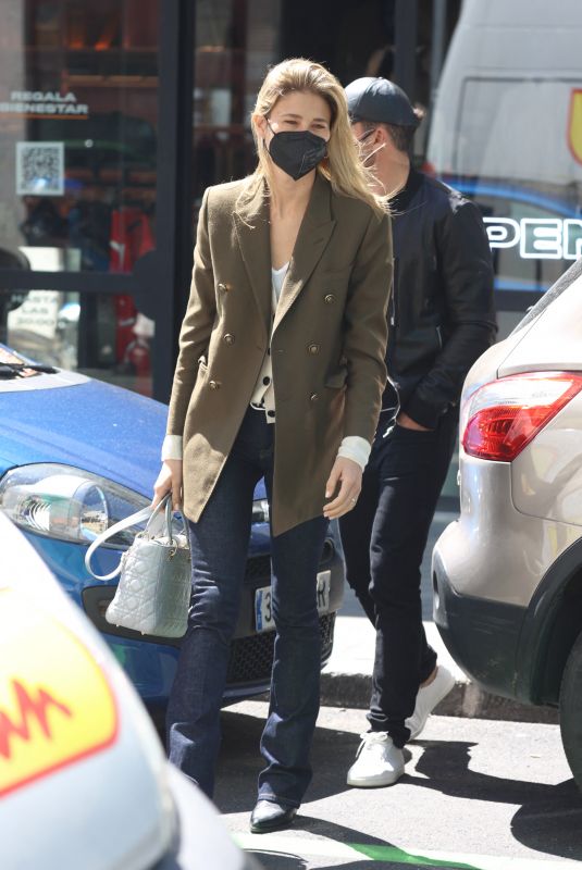 CARLA PEREYRA Out Shopping in Madrid 04/12/2021