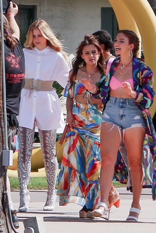 ELIZABETH LAIL and TAYLOUR PAIGE on the Set of Mack & Rita in Palm Springs 04/04/22021