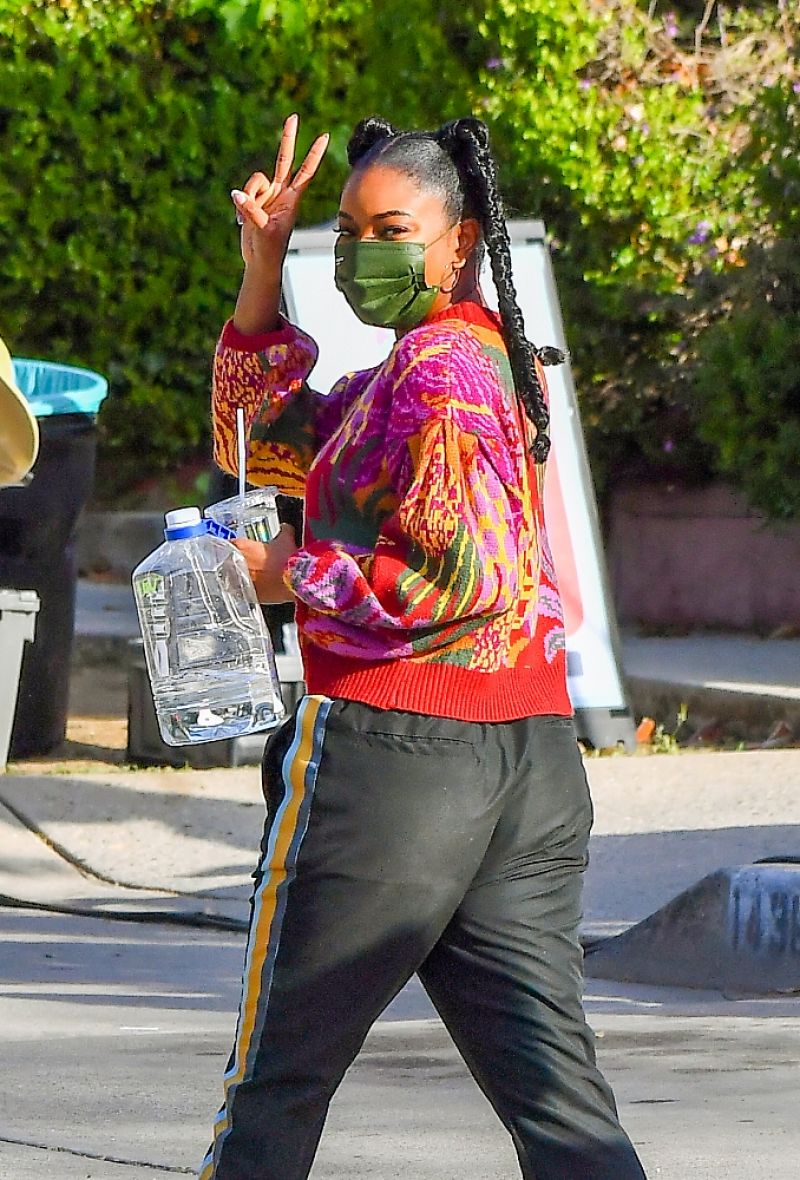 GABRIELLE UNION Leaves Cheaper by the Dozen Set in Los Angeles 04/15 ...