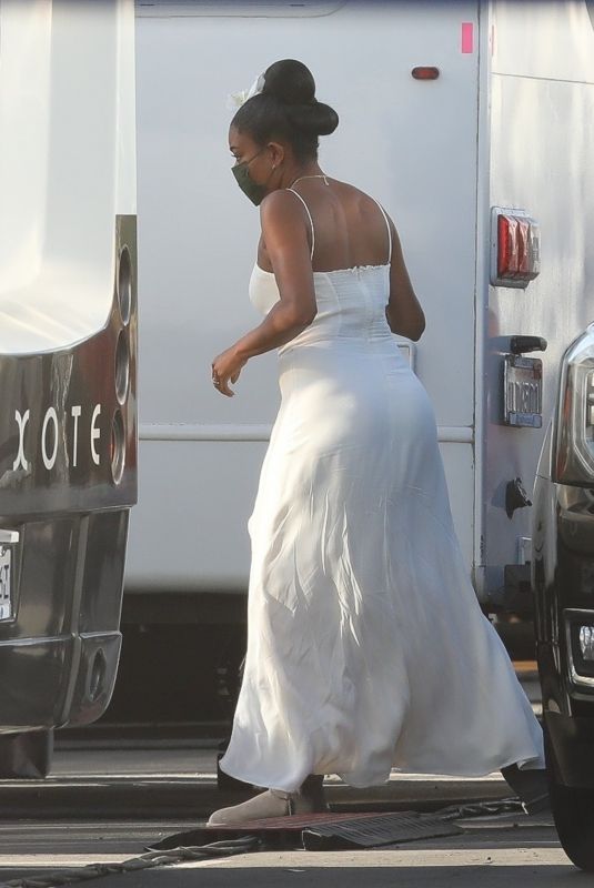 GABRIELLE UNION on the set of Cheaper by the Dozen in Los Angeles 04/16/2021