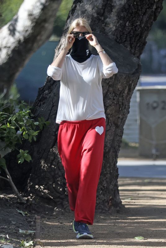 GWYNETH PALTROW Out in Brentwood 04/18/2021