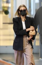 HAILEY BIEBER Leaves a Doctor