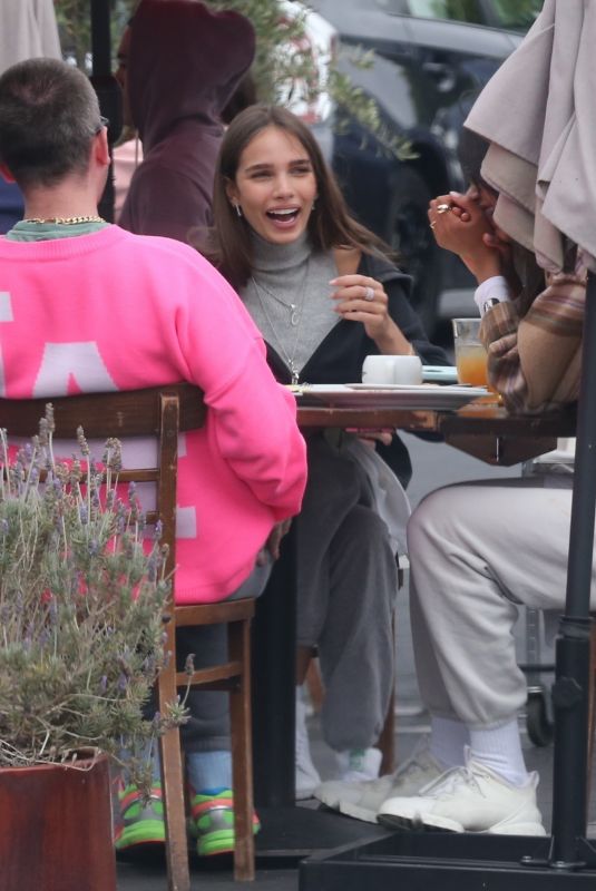 HANA CROSS Out for Lunch with Friends in Los Angeles 04/22/2021