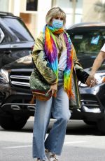 HEIDI KLUM Arrives at a Medical Building in Los Angeles 04/22/2021