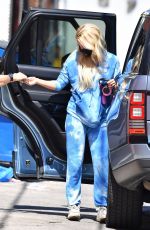 HOLLY MADISON Picks up Her Dog from a Pet Groomer in West Hollywood 04/02/2021