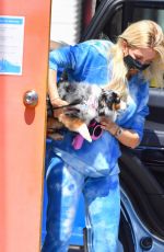 HOLLY MADISON Picks up Her Dog from a Pet Groomer in West Hollywood 04/02/2021