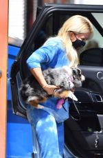 HOLLY MADISON Picks up Her Dog from a Pet Groomer in West Hollywood 04/02/2021