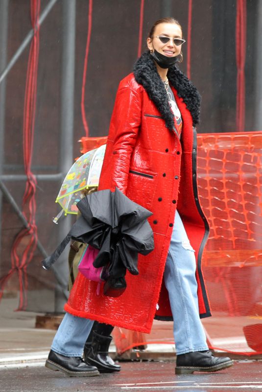 IRINA SHAYK Out for Lunch in New York 04/11/2021