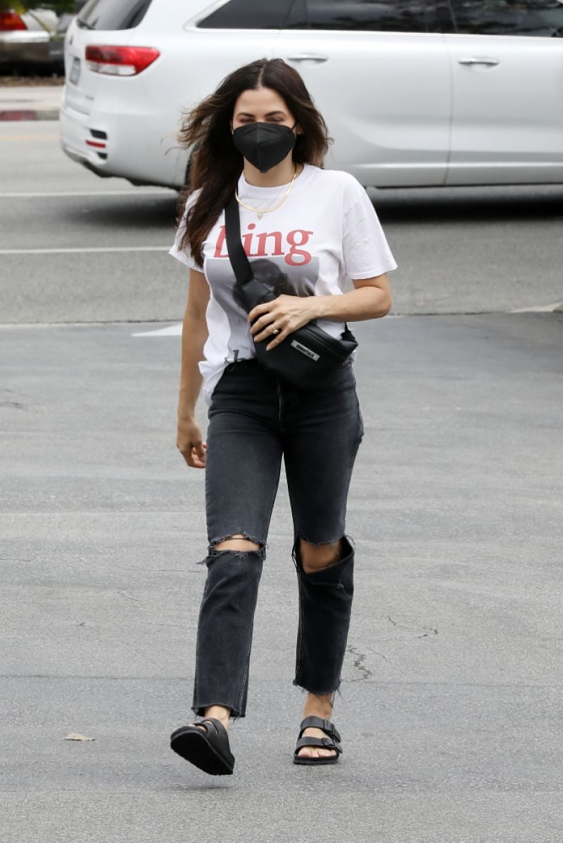 jenna-dewan-out-and-about-in-los-angeles-04-24-2021-2.jpg