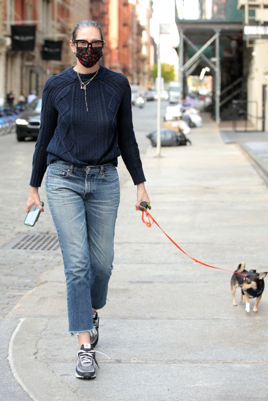 JENNA LYONS Out with Her Dog in New York 04/21/2021