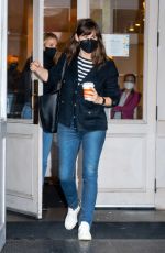 JENNIFER GANER Shopping at Sarabeth