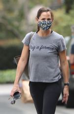 JENNIFER GARNER Check Out Construction of Her New Home in Brentwood 04/01/2021