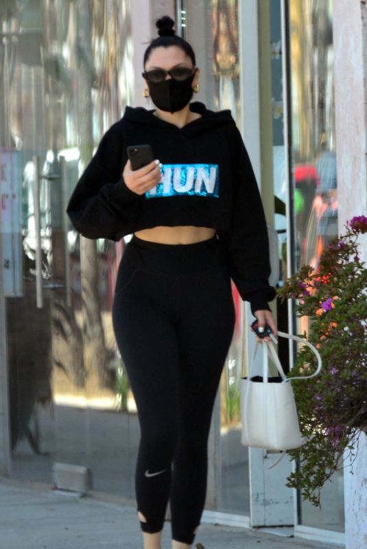 JESSIE J Leaves a Nail Salon in Studio City 03/31/2021