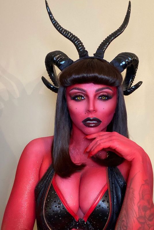JESY NELSON - Instagram Photos 04/11/2021