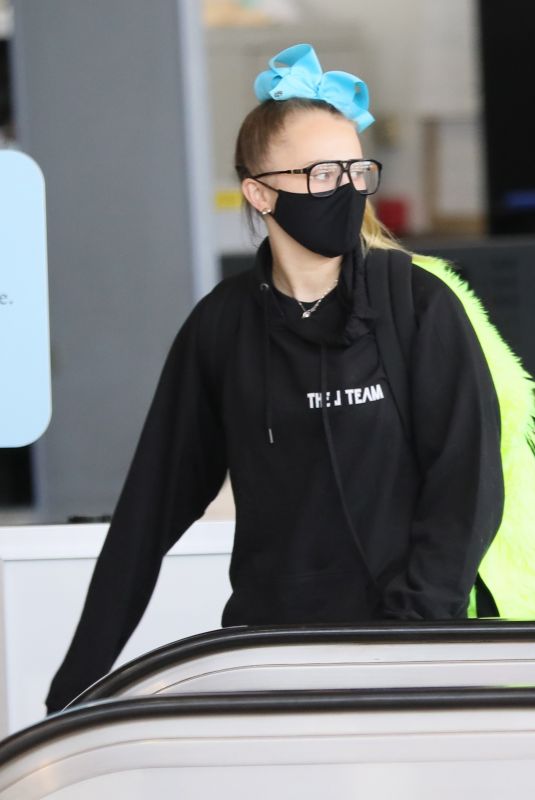 JOJO SIWA at LAX Airport in Los Angeles 04/15/2021