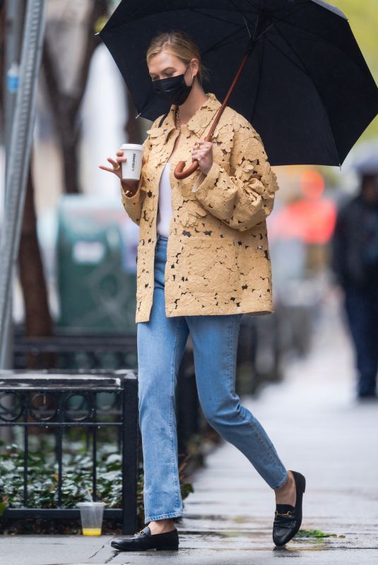 KARLIE KLOSS Out for Coffee in New York 04/12/2021
