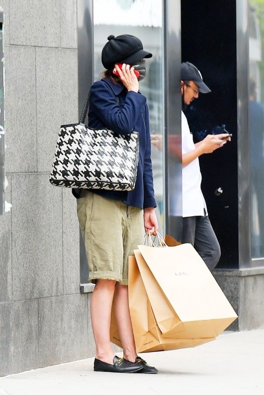 KATIE OLMES Shopping at A. P. C. in New York 04/26/2021