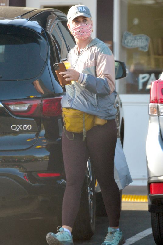 KATY PERRY Out and About in Montecito 04*/21/2021