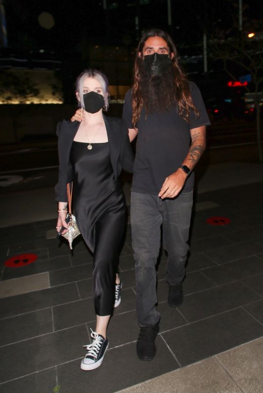 KELLY OSBOURNE Leaves BOA Steakhouse in West Hollywood 03/31/2021